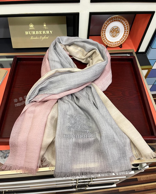 Burberry女士羊絨圍巾披肩 巴寶莉2021新款經典格圍巾  mmj1204